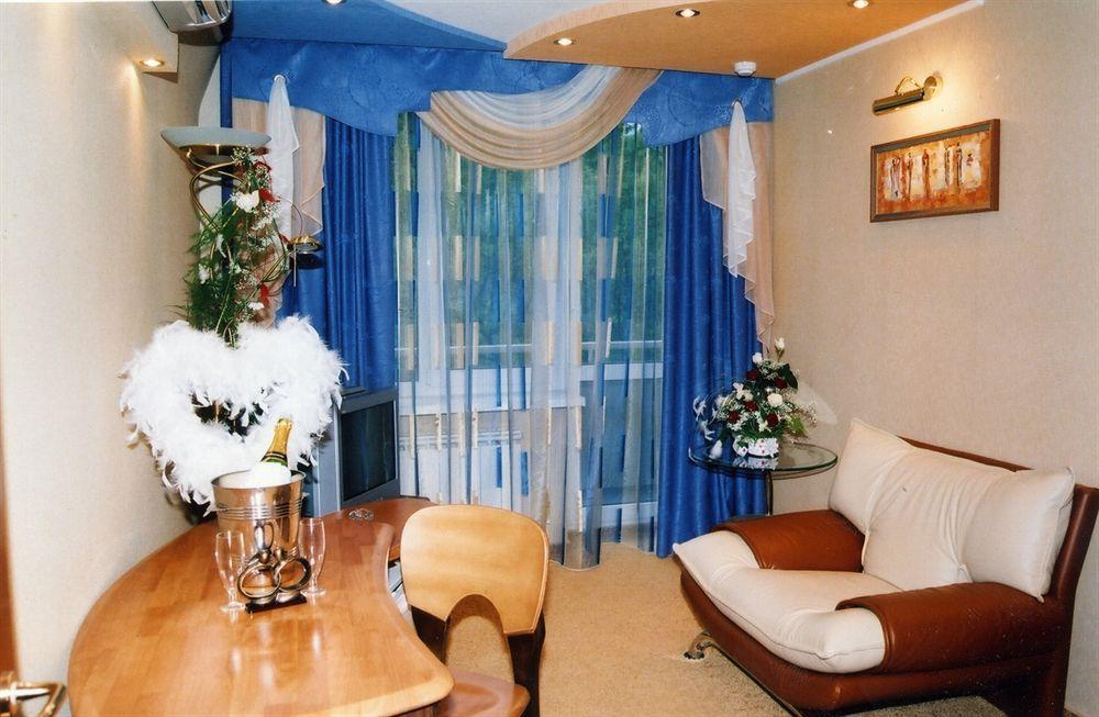 Druzhba Hotel And Restaurant 카리프 객실 사진