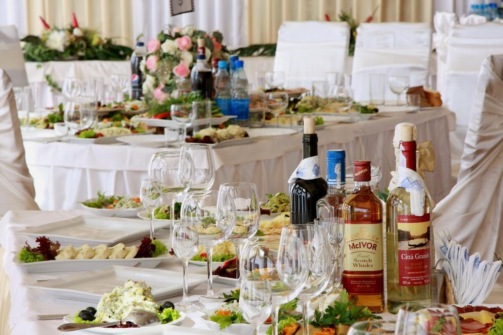 Druzhba Hotel And Restaurant 카리프 외부 사진