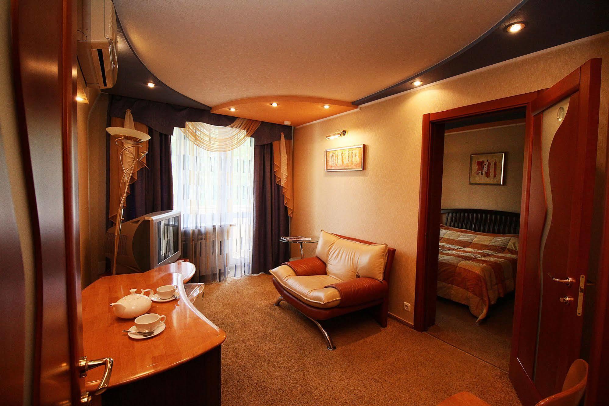 Druzhba Hotel And Restaurant 카리프 외부 사진
