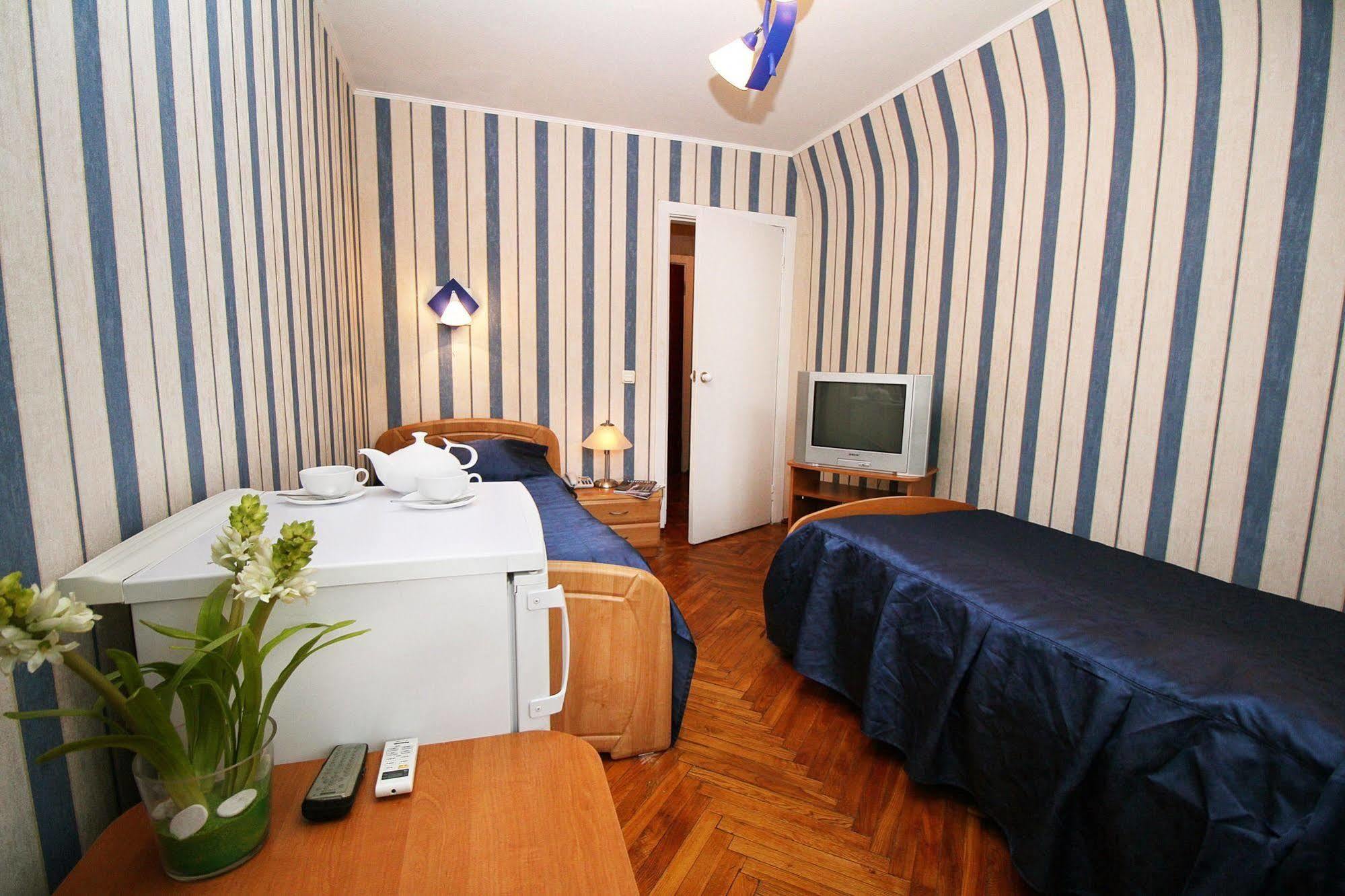 Druzhba Hotel And Restaurant 카리프 외부 사진