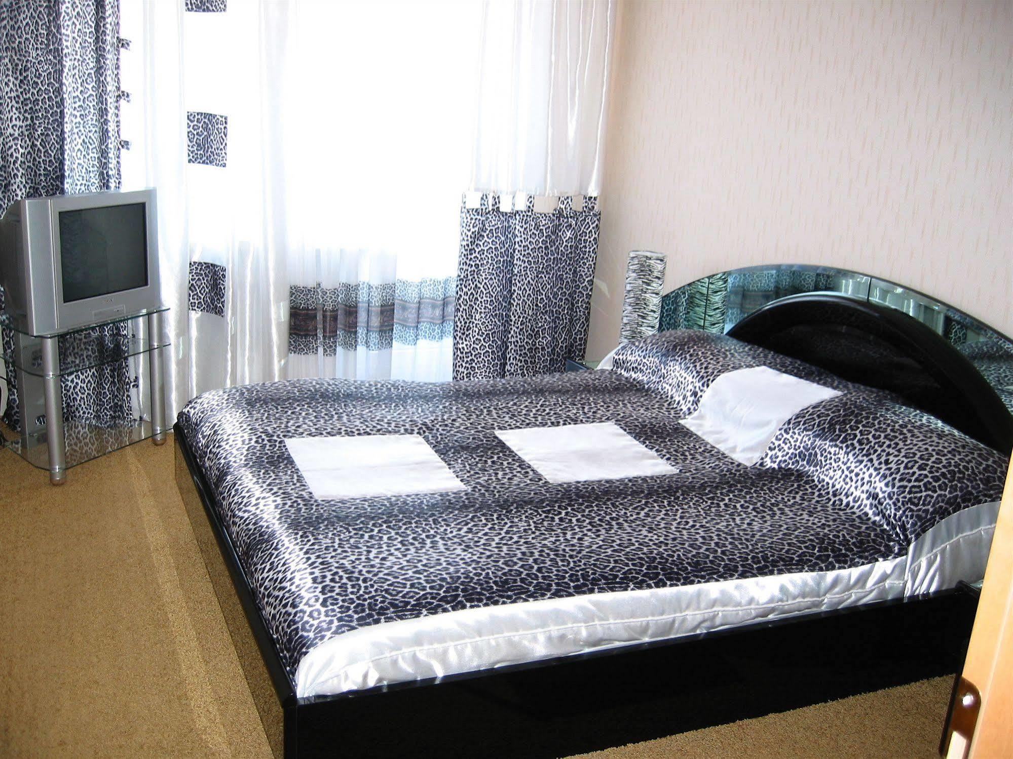 Druzhba Hotel And Restaurant 카리프 객실 사진