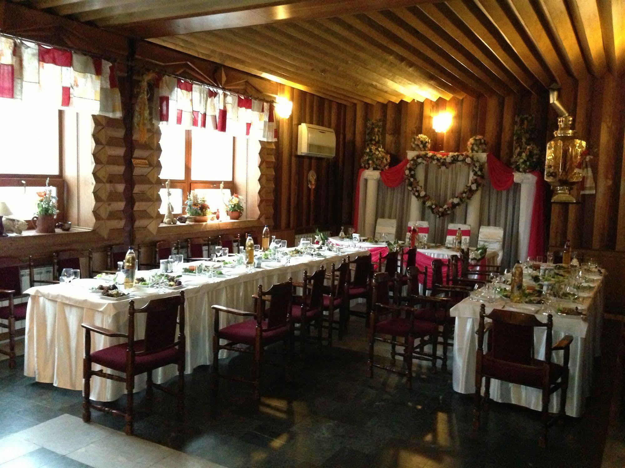 Druzhba Hotel And Restaurant 카리프 외부 사진