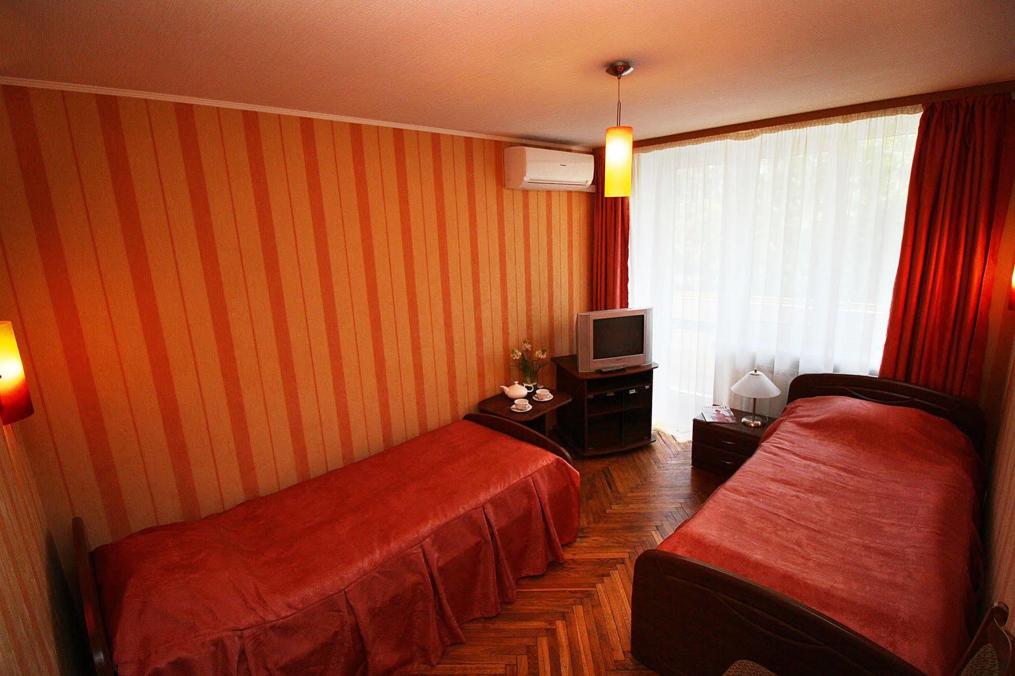 Druzhba Hotel And Restaurant 카리프 외부 사진