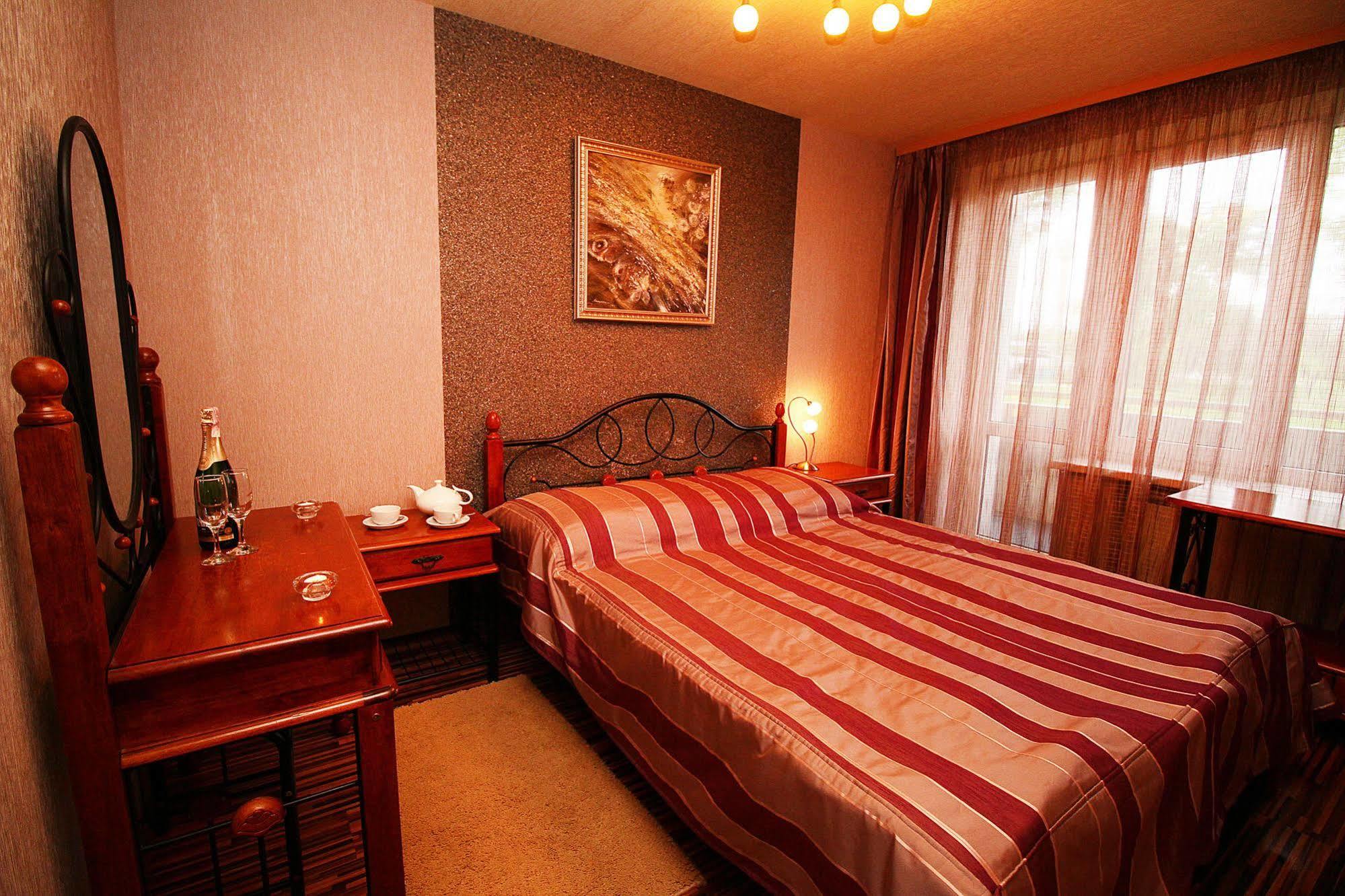 Druzhba Hotel And Restaurant 카리프 외부 사진
