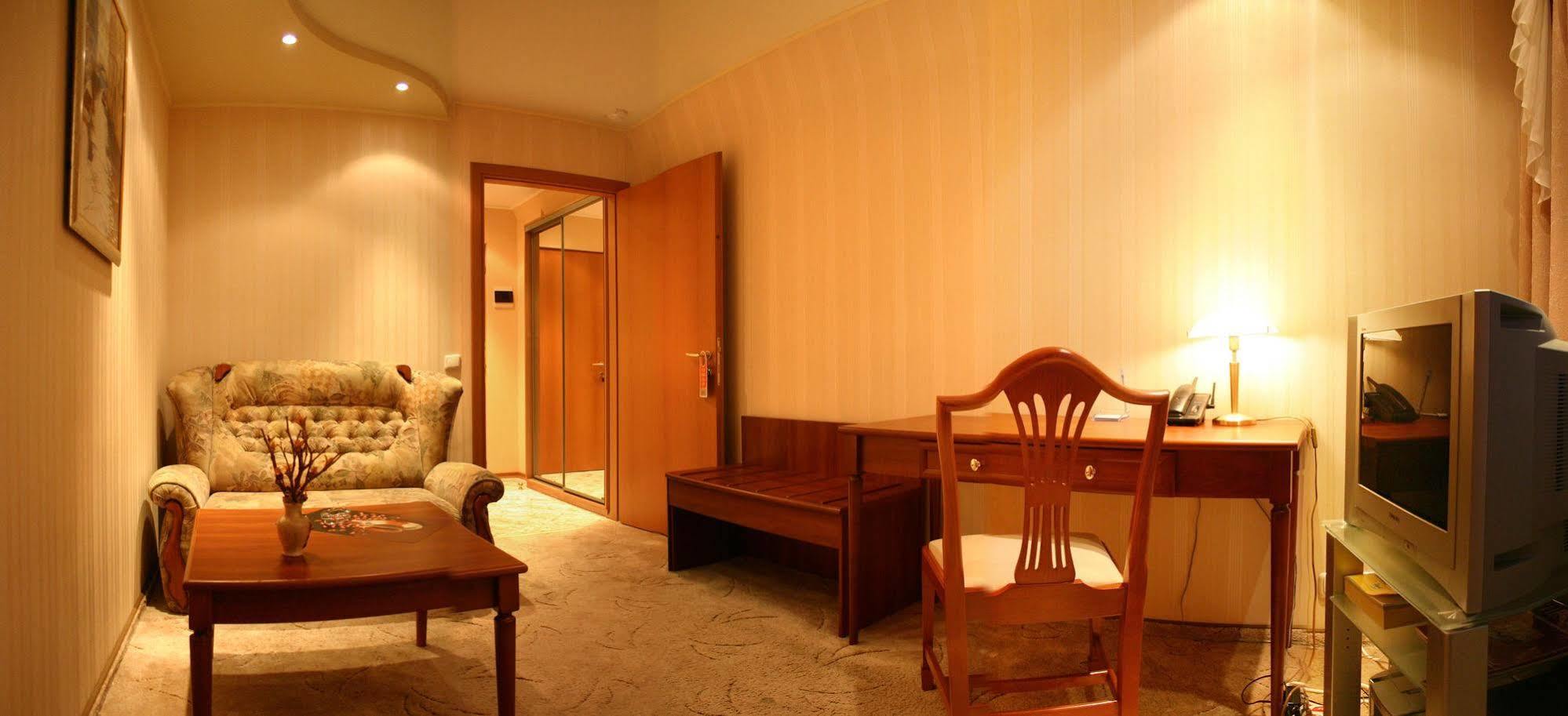 Druzhba Hotel And Restaurant 카리프 외부 사진